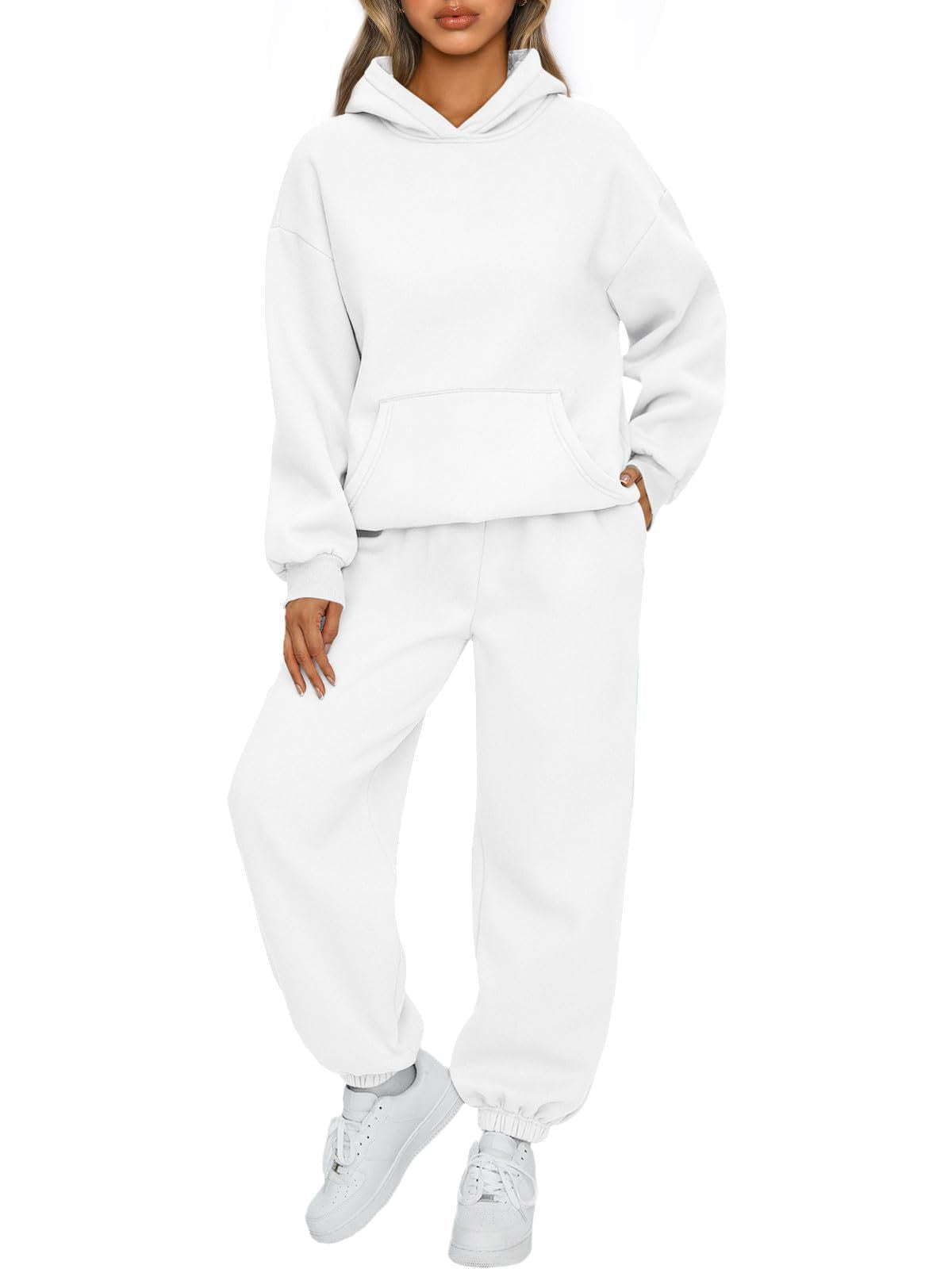 Comfortable women's hoodie and jogger pants set in soft fleece Chic und Stil