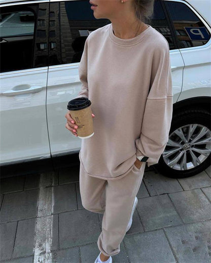Dames Costume de détente confortable avec sweat-shirt oversized et pantalons élastiques Chic und Stil