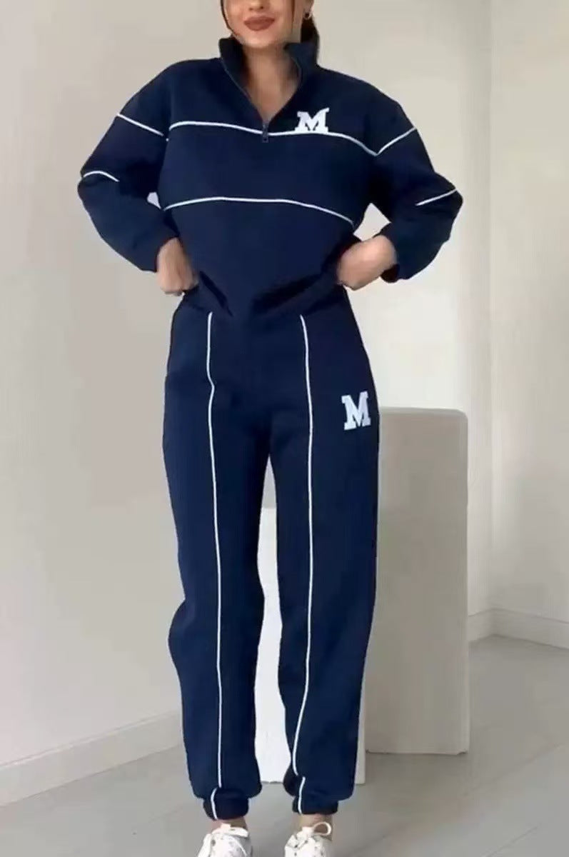 Costume de lounge sportif pour femmes avec col haut et taille élastique Chic und Stil