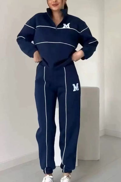 Costume de lounge sportif pour femmes avec col haut et taille élastique Chic und Stil