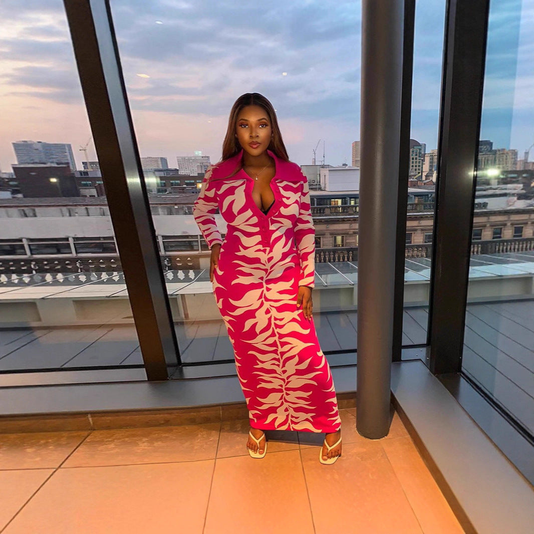 Robe maxi ajustée pour femmes avec col élégant et motif frappant Chic & Stil