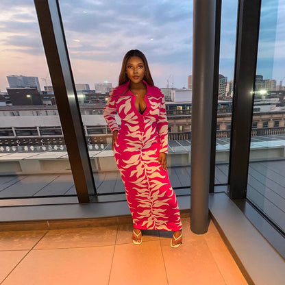 Robe maxi ajustée pour femmes avec col élégant et motif frappant Chic & Stil