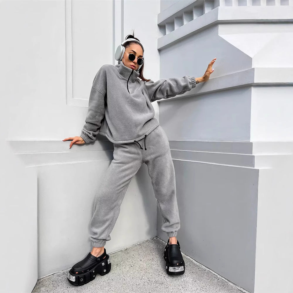 Dames ensemble de jogging en polaire douillet avec col montant et cordon de serrage Chic und Stil