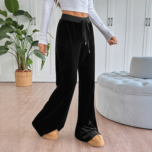 Women’s lounge pants cut comfortably in soft velvet Chic und Stil