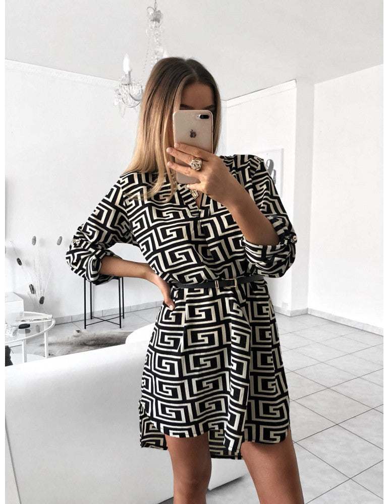 Robe chemise pour femmes avec motif géométrique et ceinture à la taille Chic und Stil