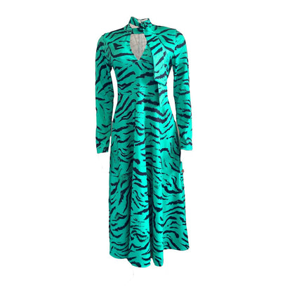 Robe midi pour femmes avec col montant et coupe asymétrique Chic und Stil