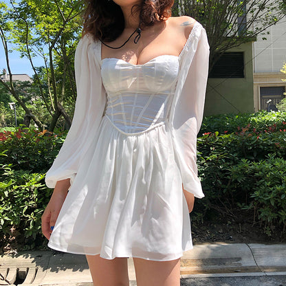 Robe mini ludique pour femmes avec un haut bustier élégant et des manches volumineuses Chic und Stil
