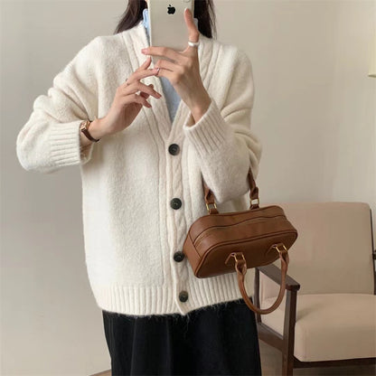 Dames Pull-over en tricot confortable avec un élégant décolleté en V et des détails de bouton Chic und Stil