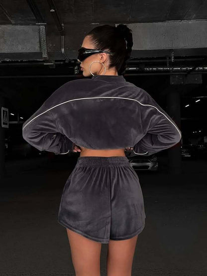 Ensemble de lounge décontracté pour femmes avec haut ample et shorts Chic und Stil