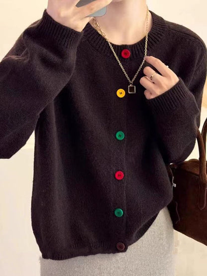 Dames cardigan en peluche avec des détails de boutons colorés et une coupe moderne Chic und Stil