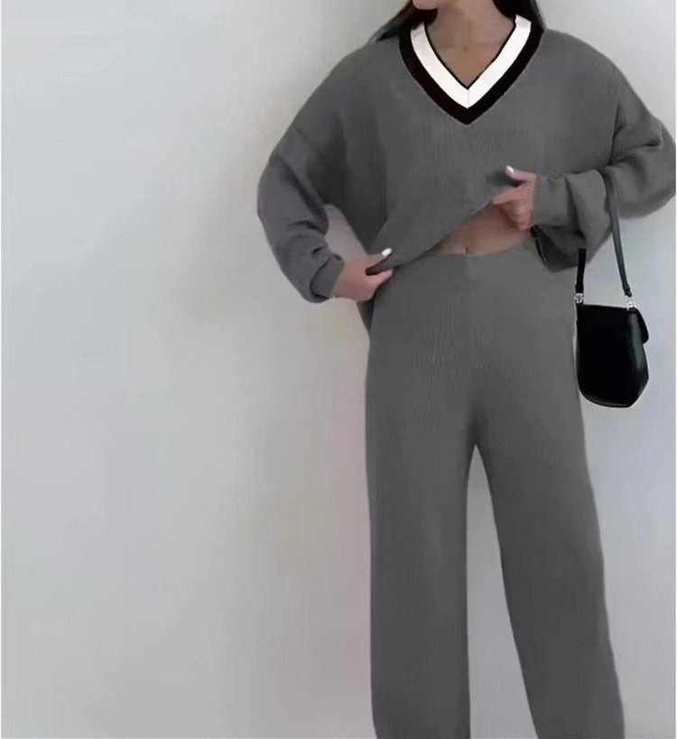Dames pull confortable à col V avec col rayé Chic und Stil