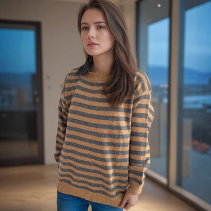 Pull décontracté pour dames avec motif rayé structuré et col à la mode Chic und Stil