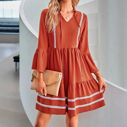Robe midi décontractée pour femmes avec des détails élégants en volants et décolleté en V Chic und Stil