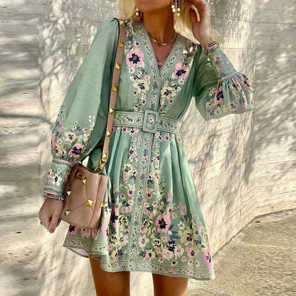 Robe élégante pour femmes avec ceinture à la taille et manches bouffantes Chic und Stil