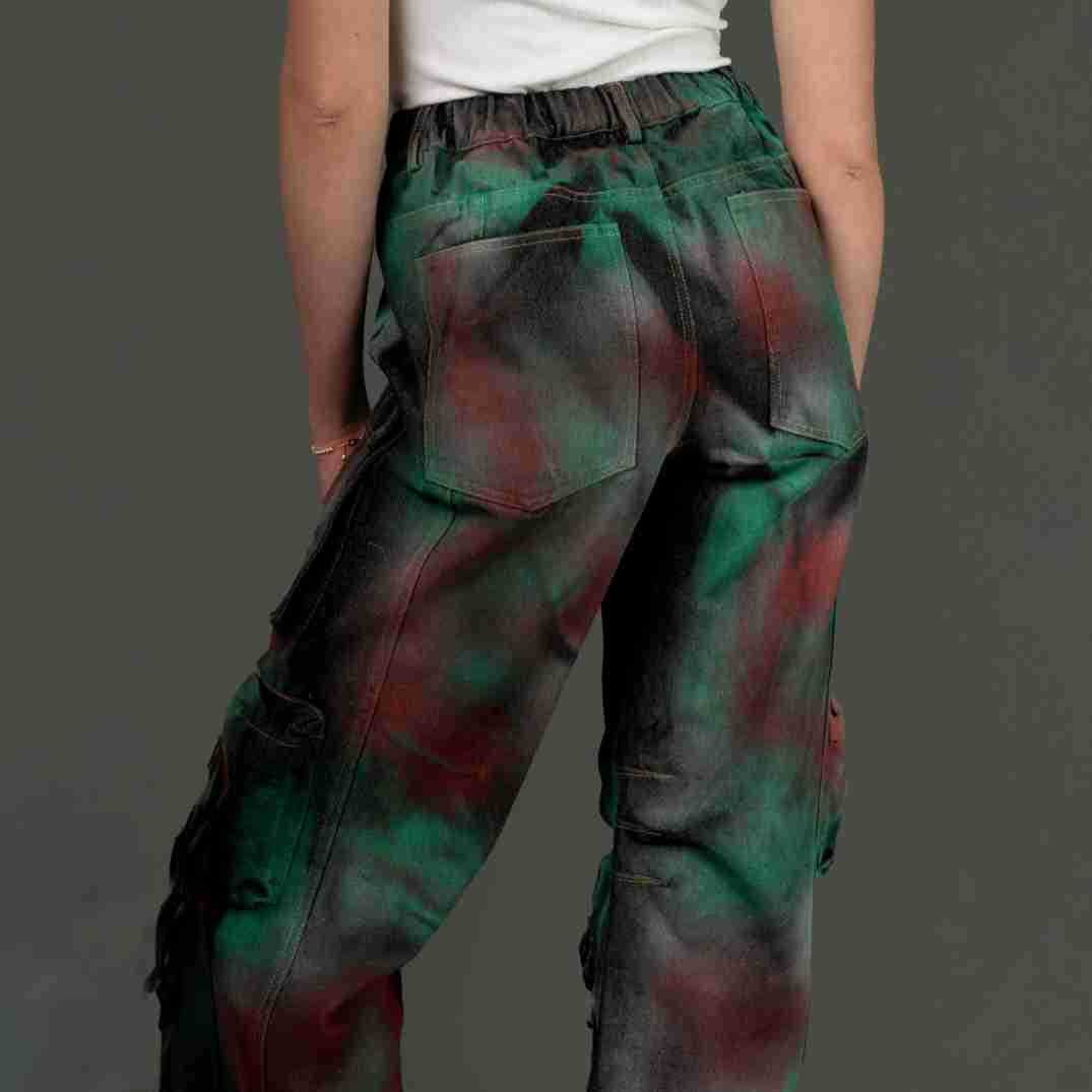 Cargo pants for women with sturdy side pockets and a modern color gradient Chic and Style
