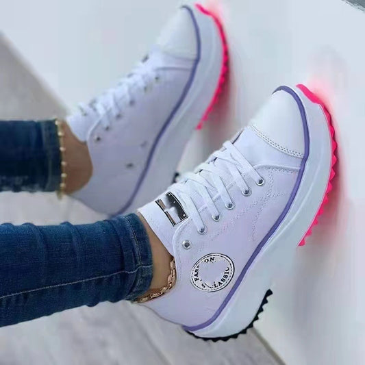 Baskets en toile sportives pour femmes au design urbain avec semelle en caoutchouc Chic und Stil