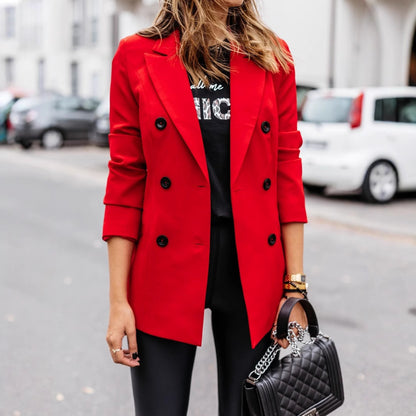 Blazer double boutonnage tendance pour femmes avec silhouette élancée et poches pratiques Chic und Stil