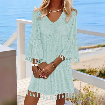 Robe de plage pour femmes avec un élégant décolleté en V et des franges décoratives Chic und Stil