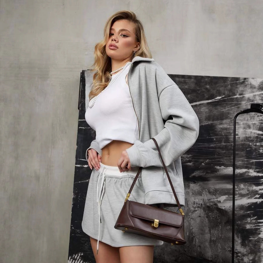 Ladies fashionable sweat outfit with comfortable jacket and shorts Chic & Stil