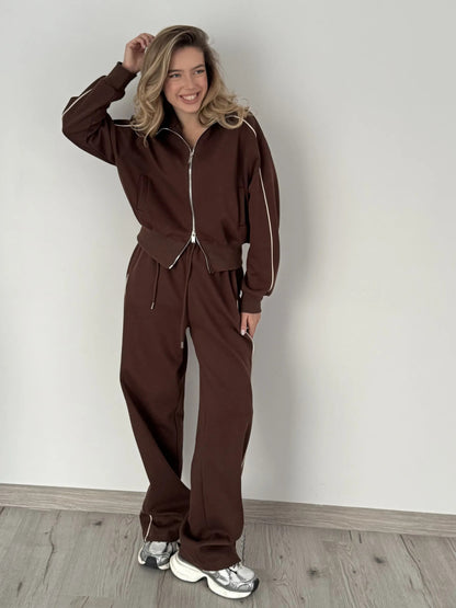 Costume de loisirs tendance pour femmes avec fermeture éclair haute et poches pratiques Chic und Stil