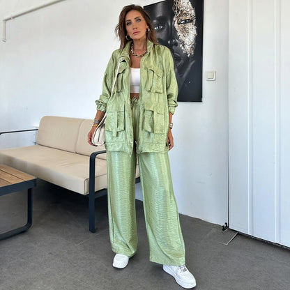 Athletic leisure set for women with an elegant shine and practical pockets Chic und Stil