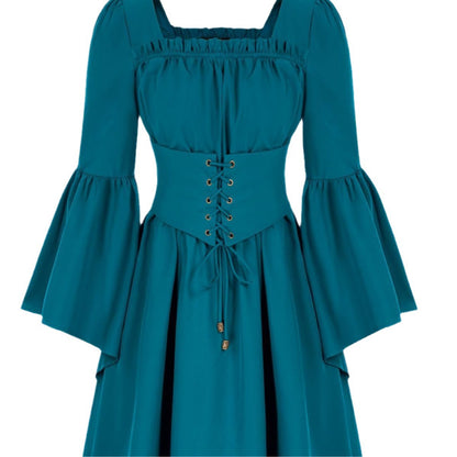 Robe médiévale femme avec des manches fluides et un détail de laçage Chic und Still