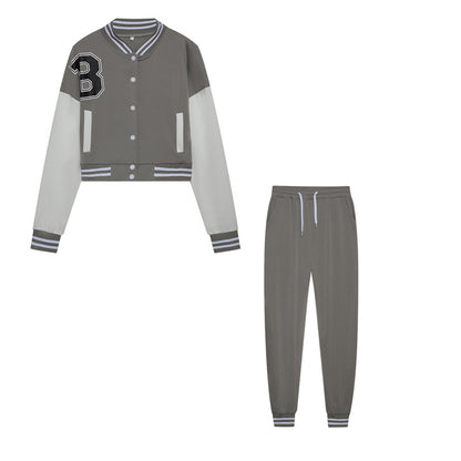 Sporty set for women consisting of a cropped jacket and jogging pants Chic und Stil