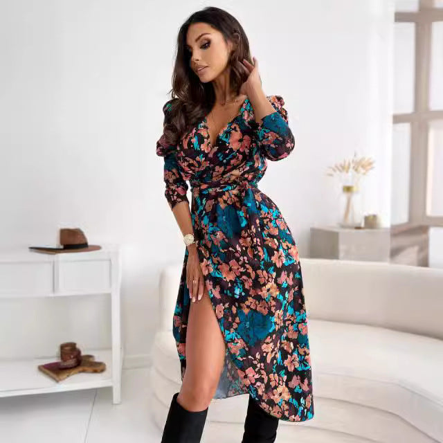 Robe enveloppante fluide pour femmes avec design floral et fente profonde Chic und Stil