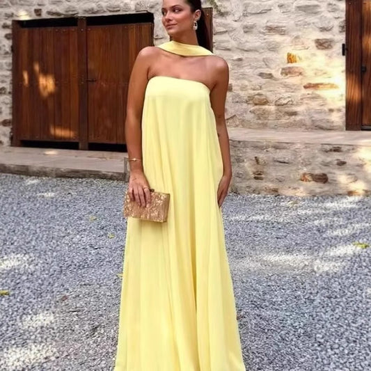Robe maxi pour femmes avec un col halter innovant et une coupe fluide Chic und Stil