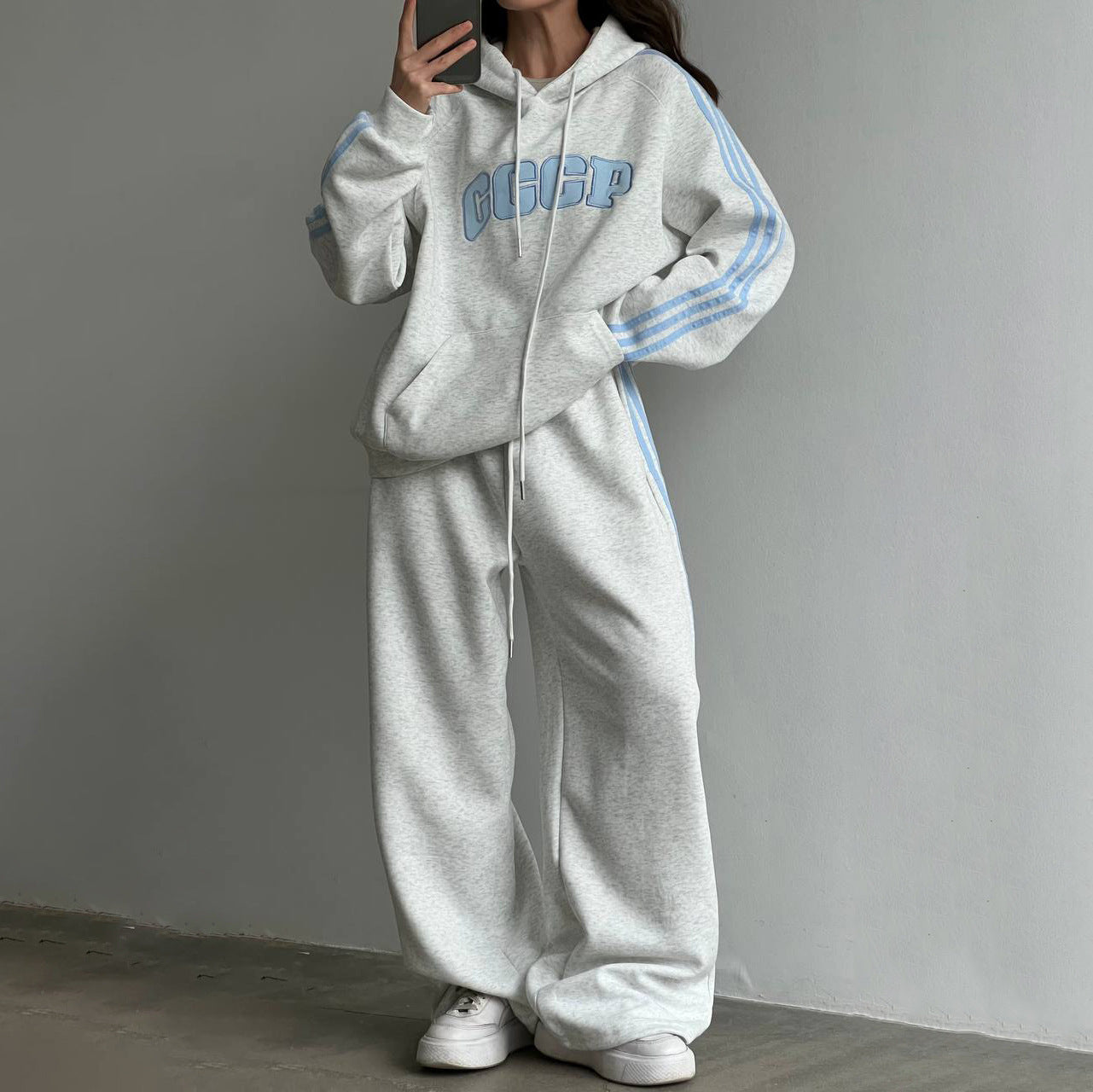 Casual sports set for women with hoodie and loose pants Chic and Style