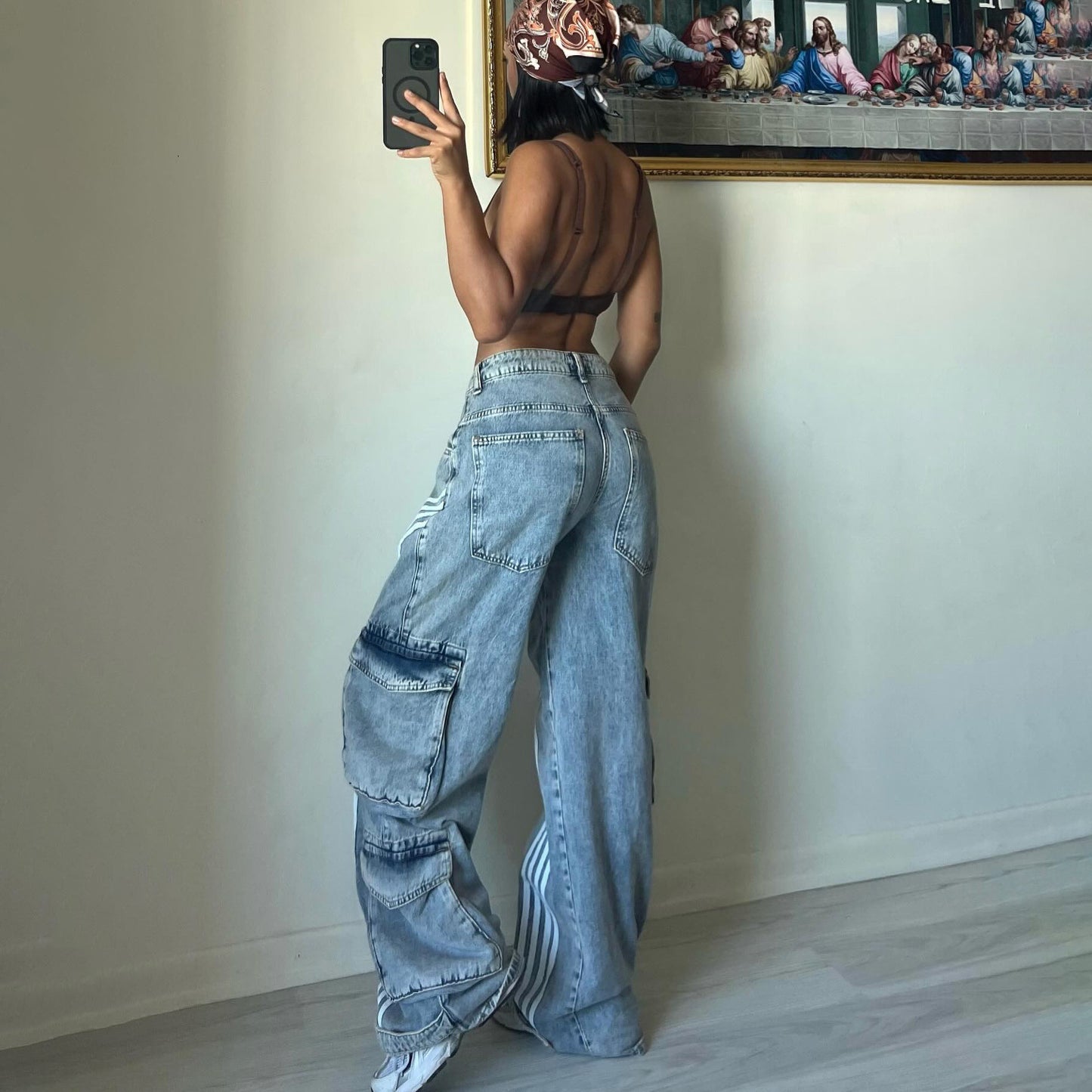 Chic und Stil femmes jeans cargo en coupe oversized décontractée