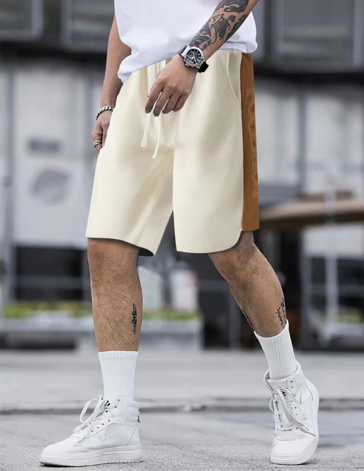 Shorts de sport pour hommes avec une structure riche en détails et une poche latérale innovante Chic und Stil