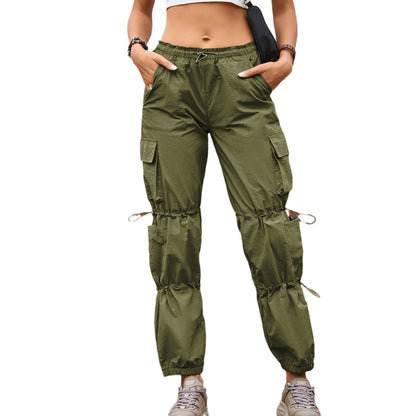 Pantalons jogger cargo pour femmes avec cordon de serrage et détails de poches Chic und Stil