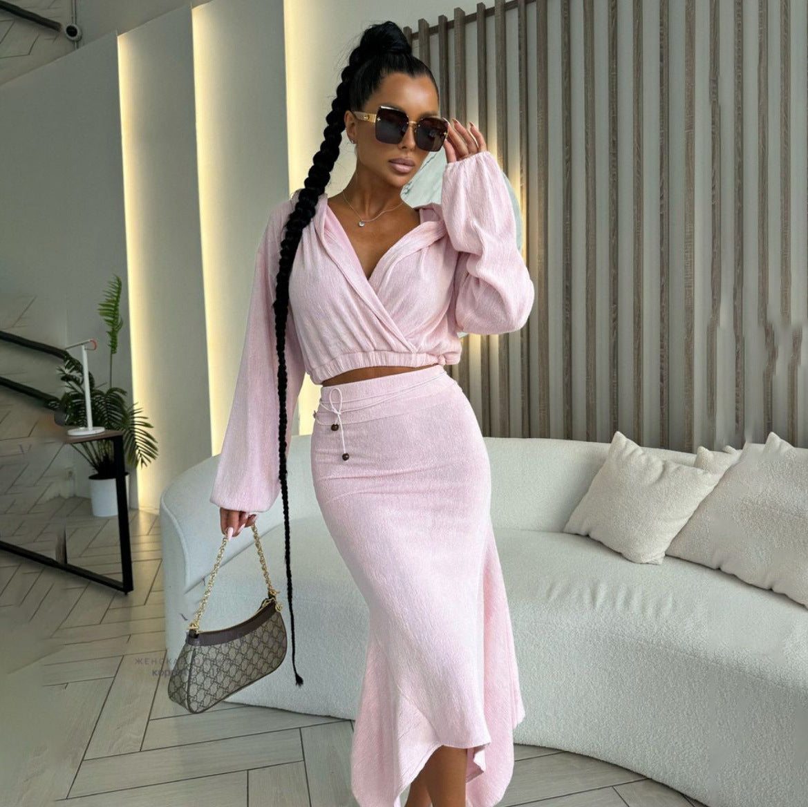 Robe portefeuille pour femmes avec ourlet asymétrique et élégantes manches bouffantes Chic und Stil
