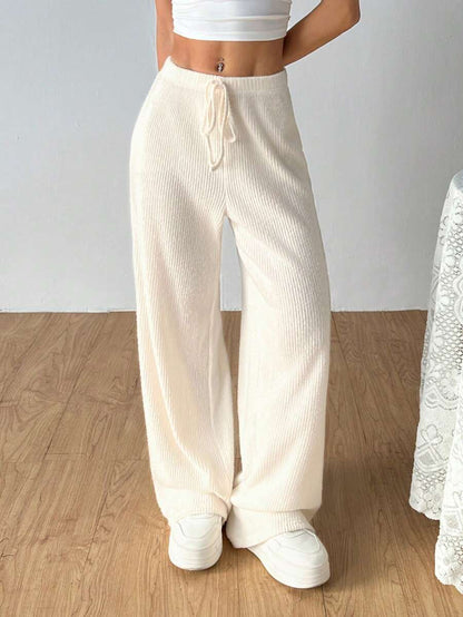 Casual loose-fit leisure pants for women in soft structured material Chic and Style