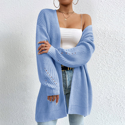 Dames cardigan en tricot aérien avec des détails en crochet uniques Chic und Stil
