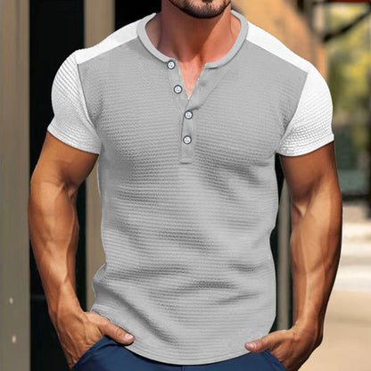 Chemise Henley à manches courtes pour hommes avec un design texturé et des parties de manches contrastantes Chic und Stil