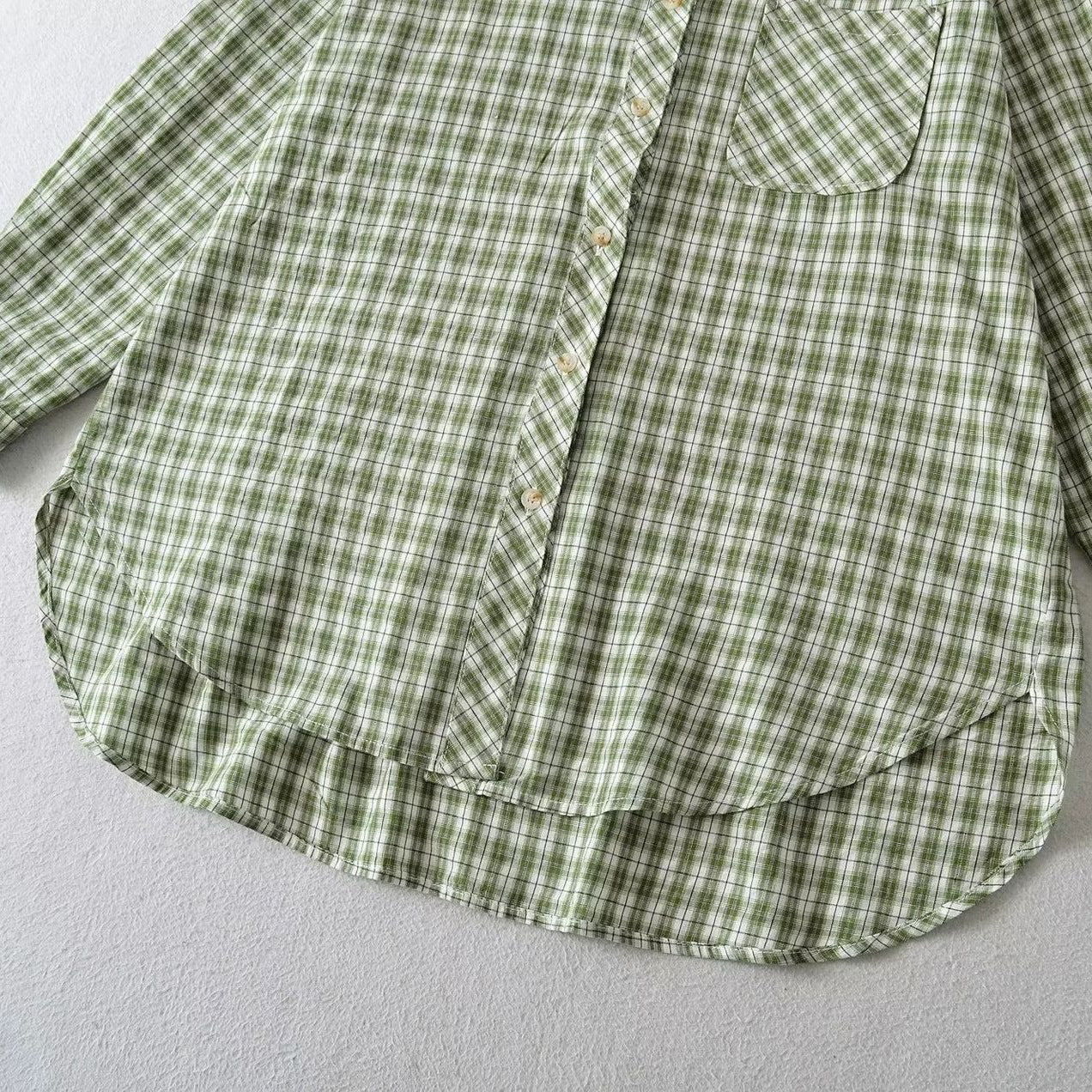 Chemise à carreaux pour femmes avec coupe tendance et poche poitrine Chic und Stil
