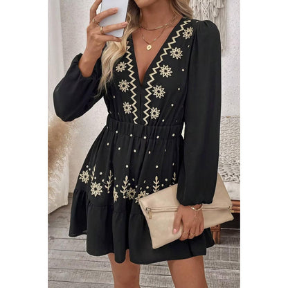 Robe mini pour femmes avec détail de broderie florale et ceinture à la taille Chic und Stil