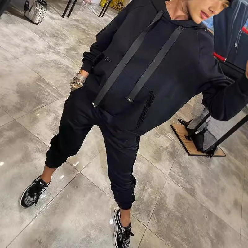 Women Casual Sport Outfit with Hoodie and Jogging Pants Chic und Stil