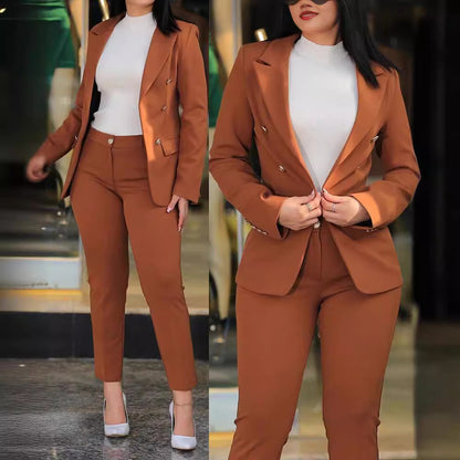 Dames costume d'affaires élégant et stylé avec double boutonnage et coupe cintrée Chic und Stil