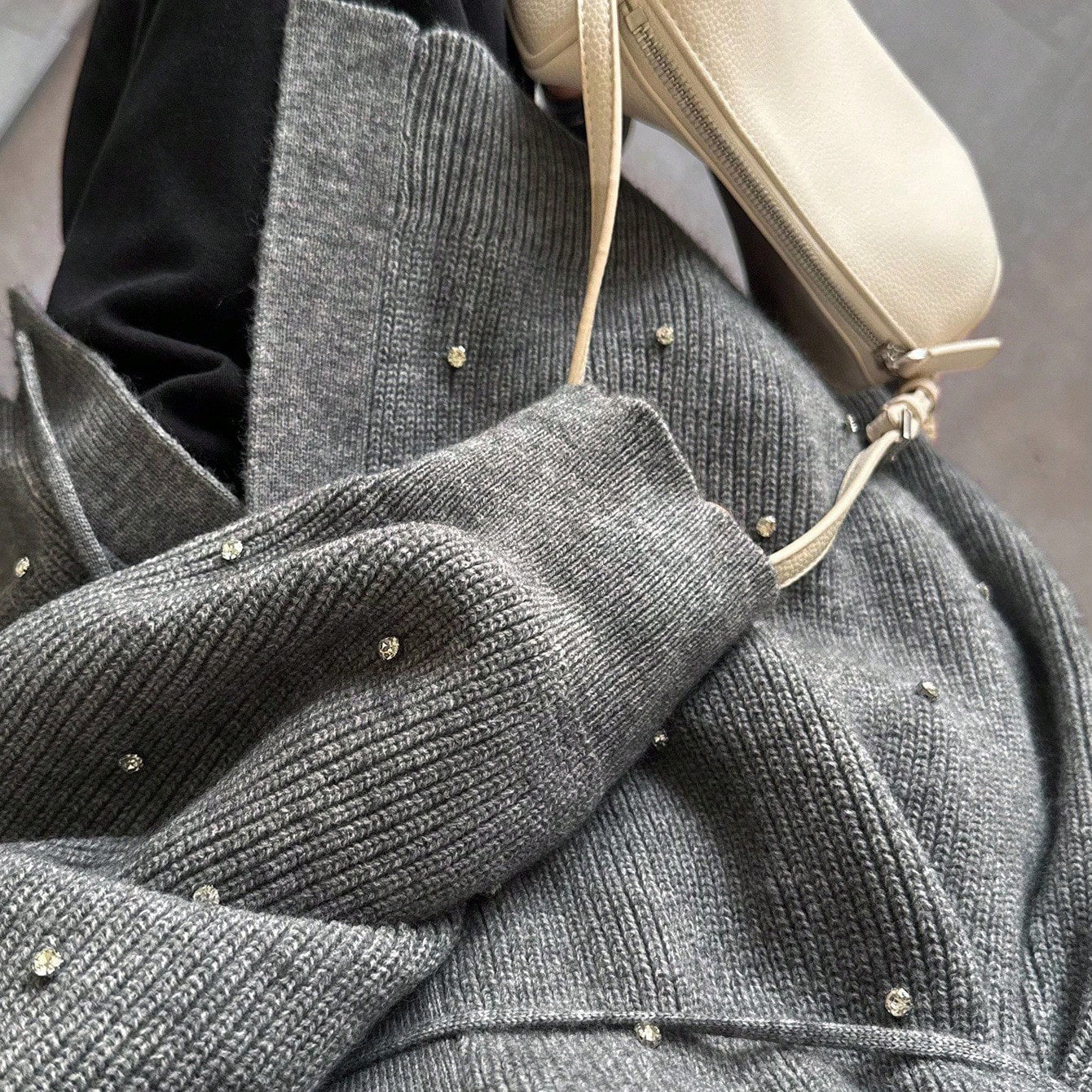 Dames Élégant Cardigan en Tricot avec Accent de Perles Chic und Stil