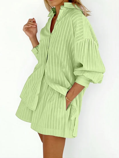 Ensemble chemise à rayures et shorts Chic und Stil pour femmes