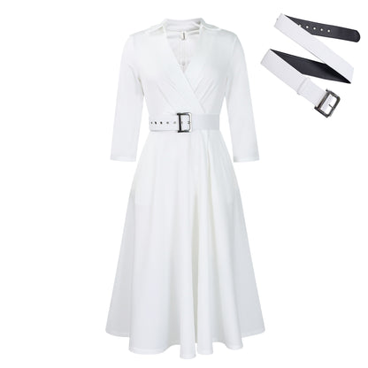 Robe portefeuille pour femmes avec ceinture cintrée et jupe évasée Chic und Stil