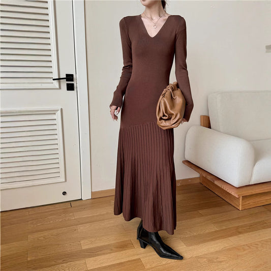 Robe maxi pour femme avec décolleté en V et design de jupe plissée Chic und Stil