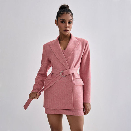 Ensemble blazer-robe pour femmes avec un haut ajusté et une coupe élégante Chic und Stil