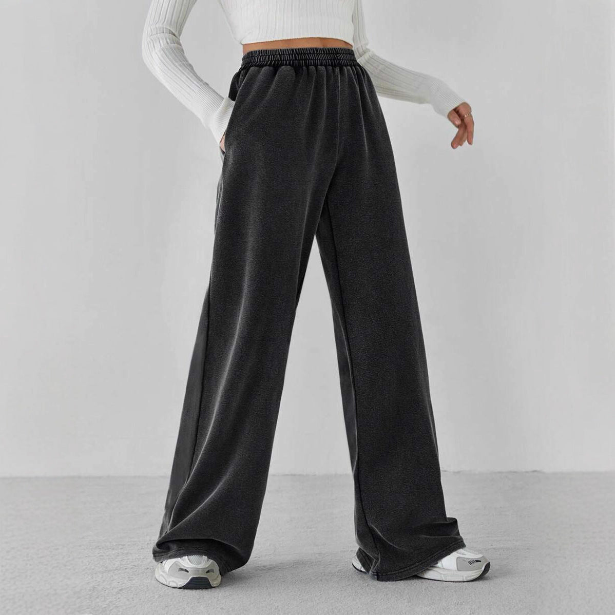 Loose fleece pants for women with elastic waistband and side pockets Chic and Style