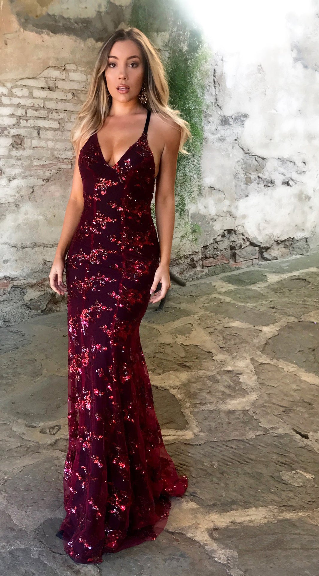 Robe de soirée scintillante pour femmes avec fente avant et décolleté profond au dos Chic und Stil