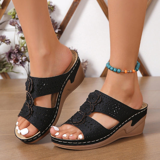 Sandales confortables pour femmes avec des applications florales à la mode Chic und Stil