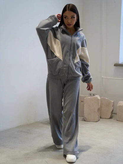 Sporty fleece leisure set for women with hood and wide pants Chic and Style